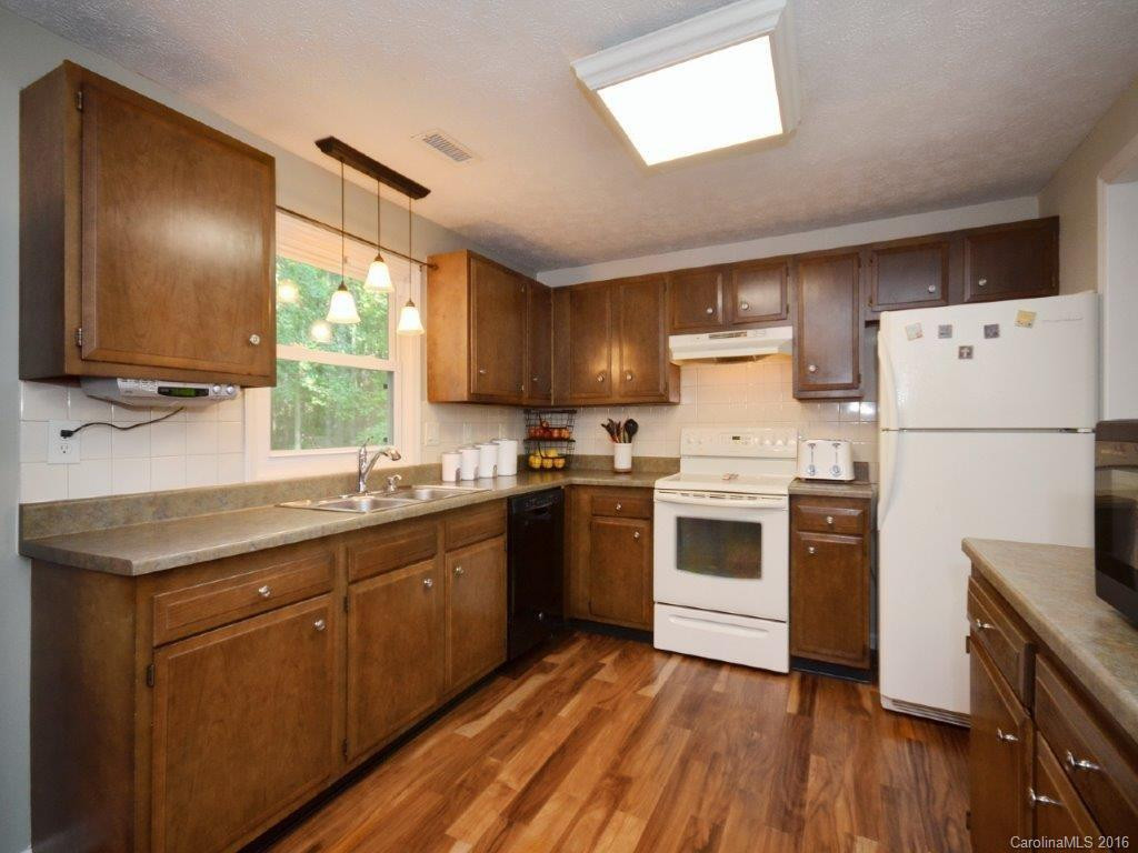 144 Shelly Drive - Photo 2