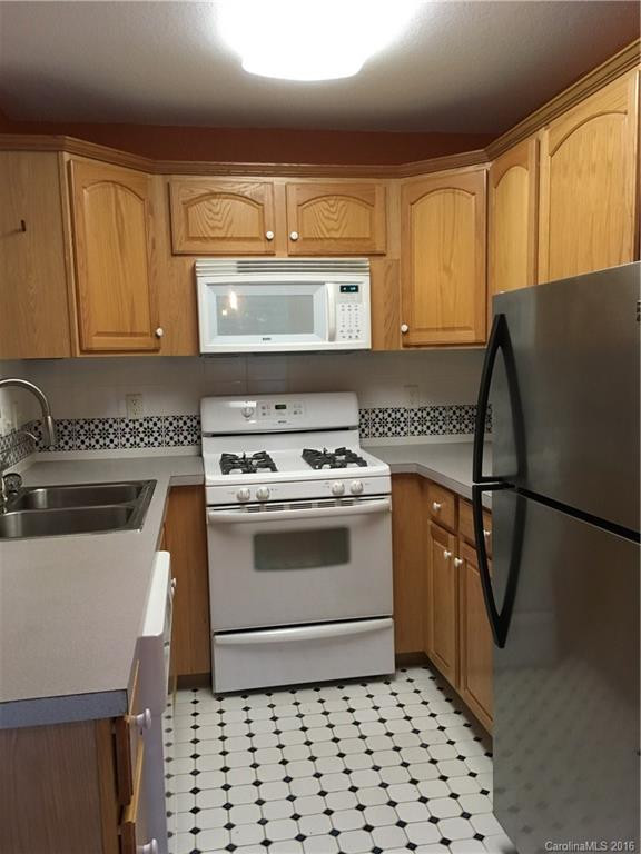 110 Park Lane #110 - Photo 2