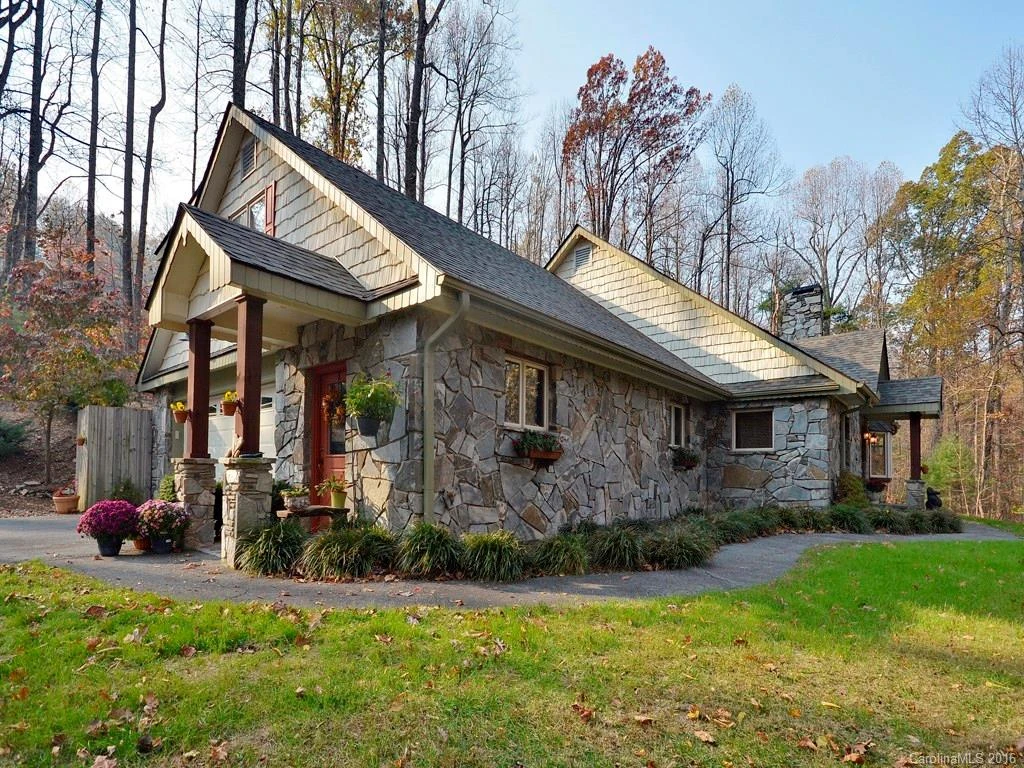 300 Doublecreek Lane