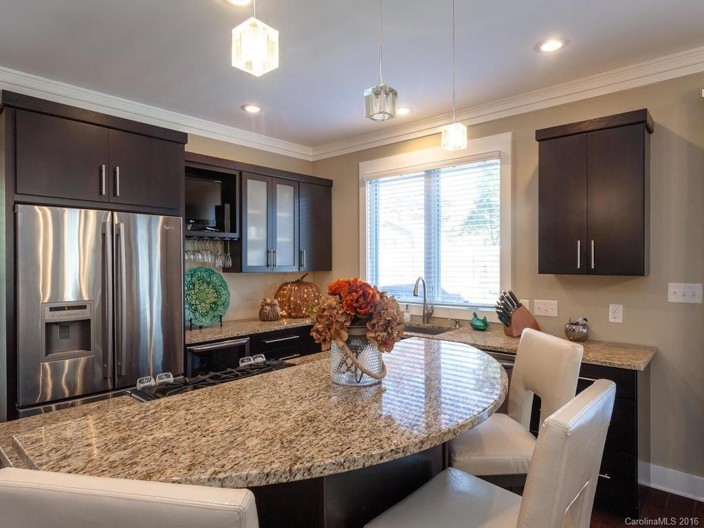 130 Eastwood Avenue - Photo 8