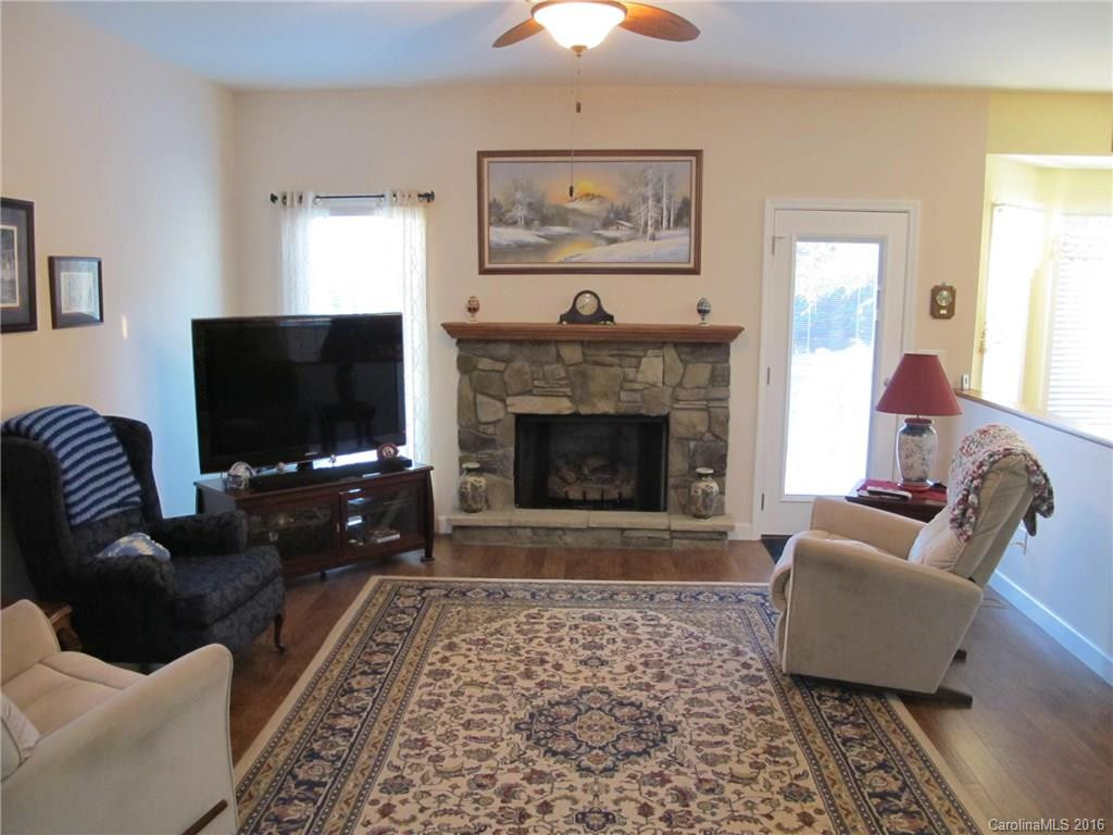 439 Meadowview Drive - Photo 2