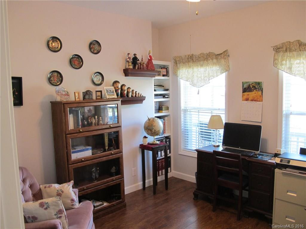 439 Meadowview Drive - Photo 13