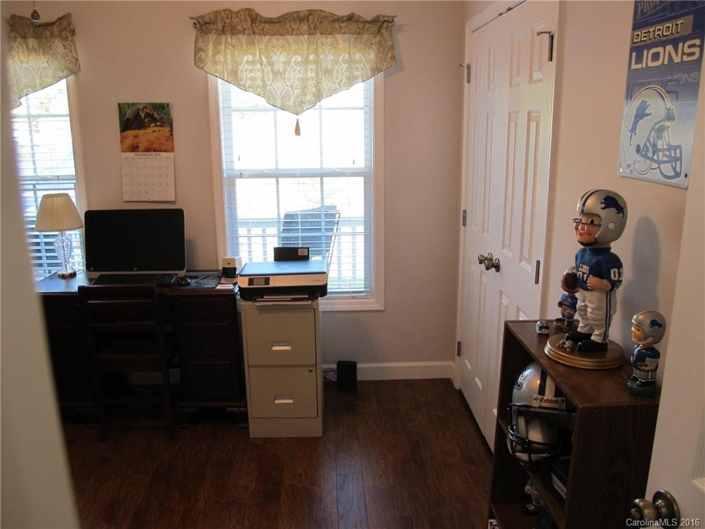 439 Meadowview Drive - Photo 14