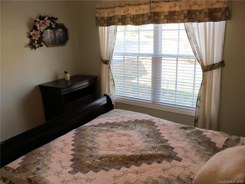 439 Meadowview Drive - Photo 16