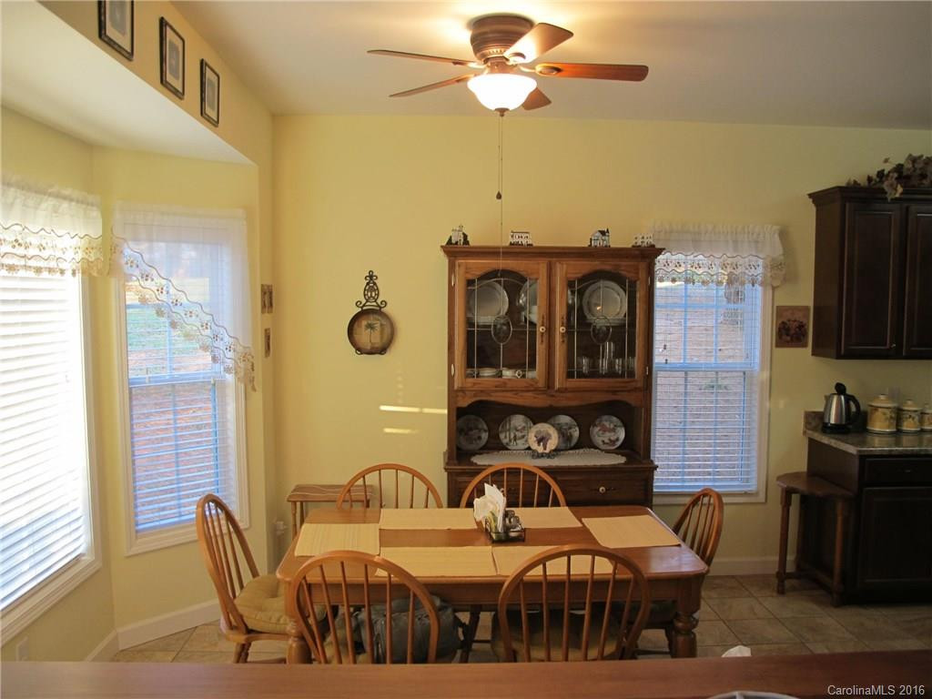 439 Meadowview Drive - Photo 5