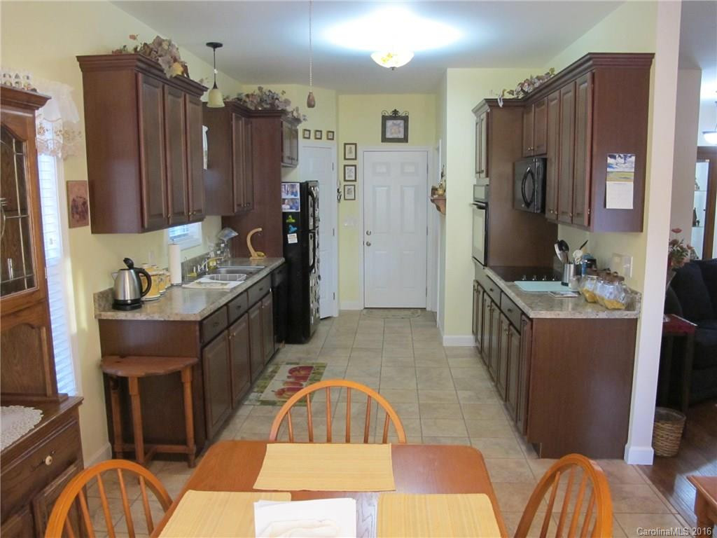 439 Meadowview Drive - Photo 6