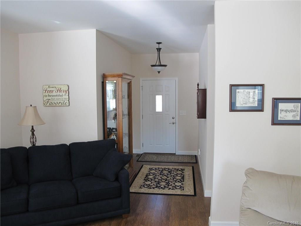 439 Meadowview Drive - Photo 7