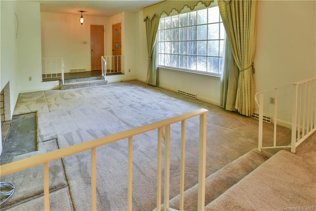 1 Greenleaf Circle - Photo 2
