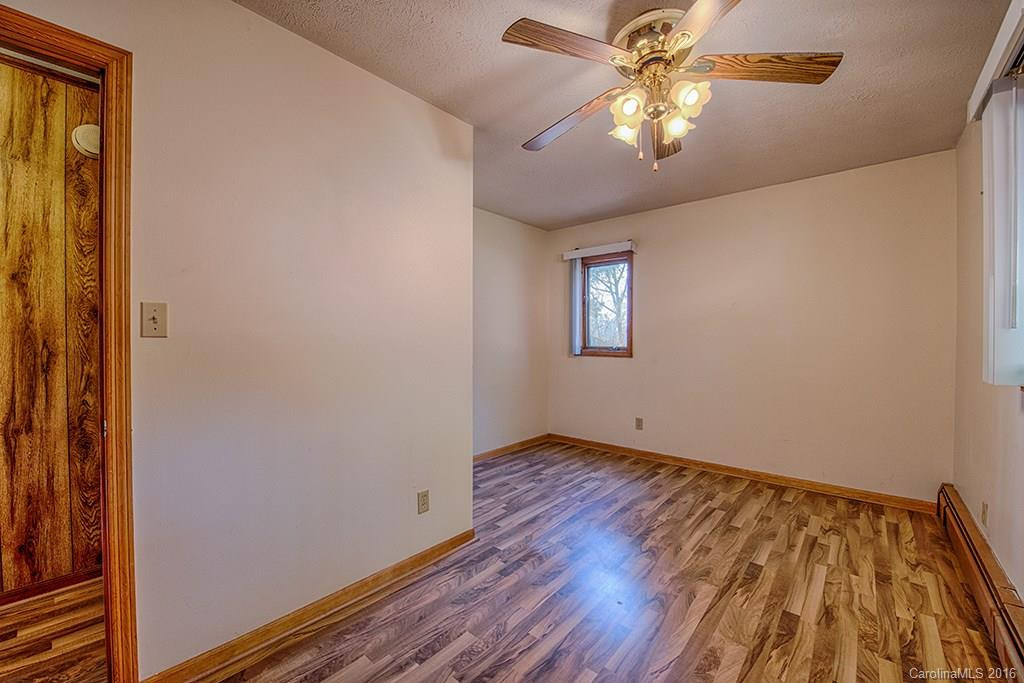 8 Elaine Drive - Photo 16