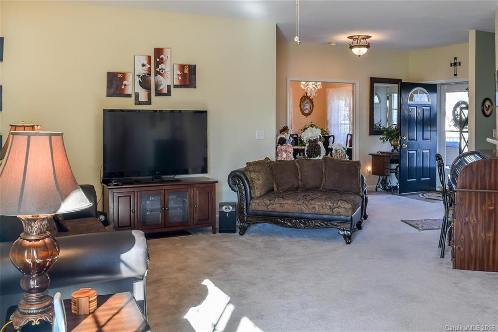 408 Sassafras Drive - Photo 5