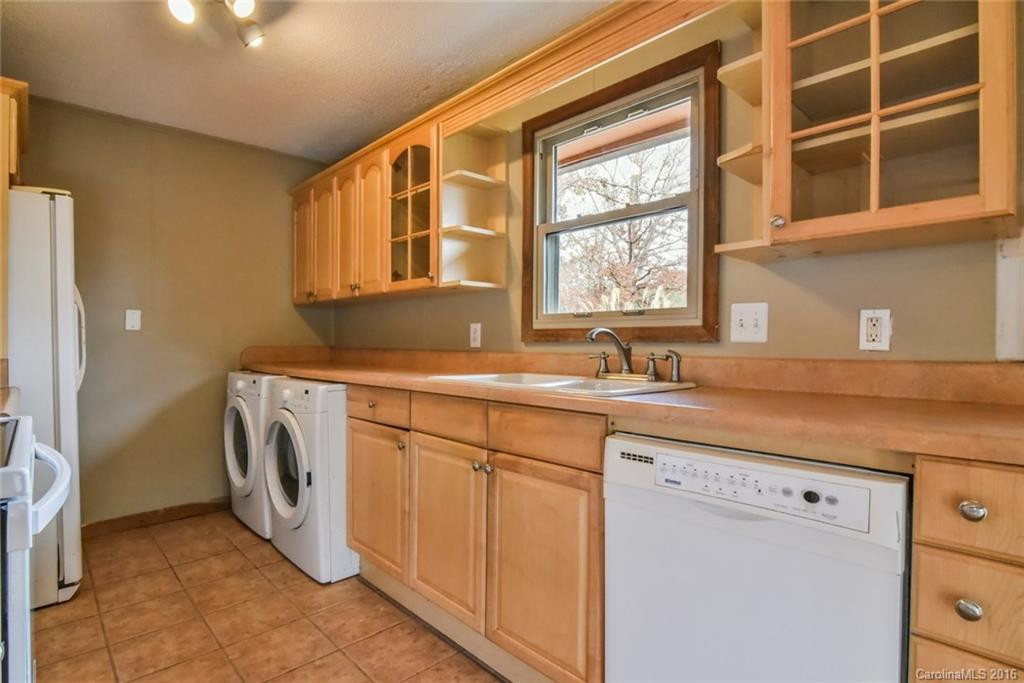 121 Craggy Street - Photo 8