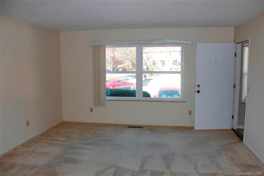 27 Capri Lane #13-D - Photo 4