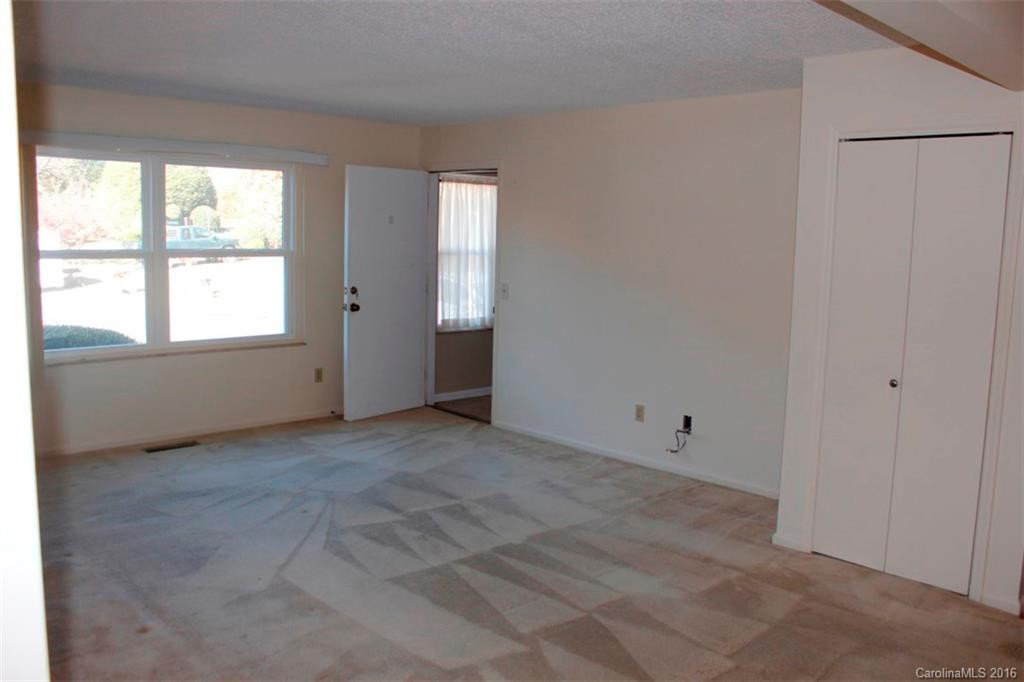 27 Capri Lane #13-D - Photo 5