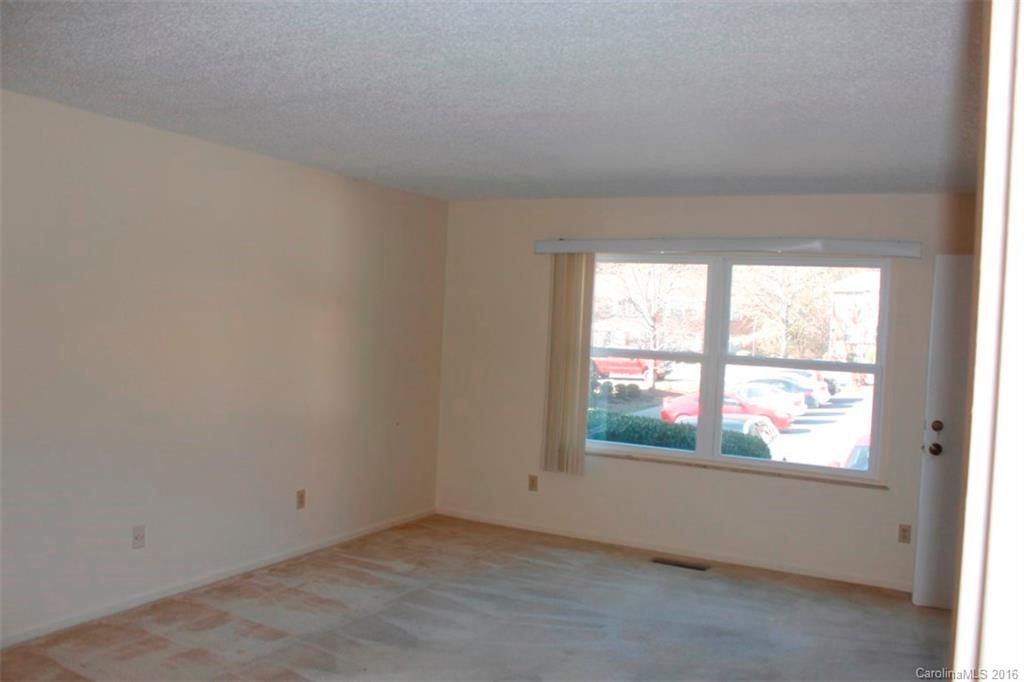 27 Capri Lane #13-D - Photo 6