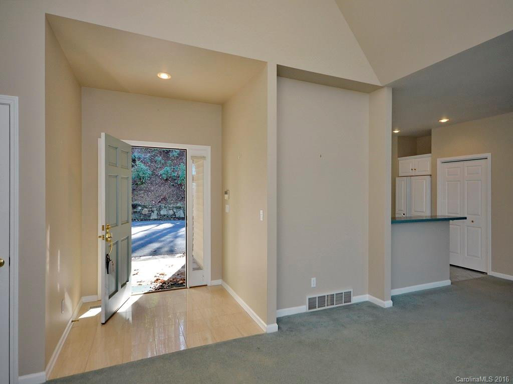 400 Claremont Drive - Photo 3