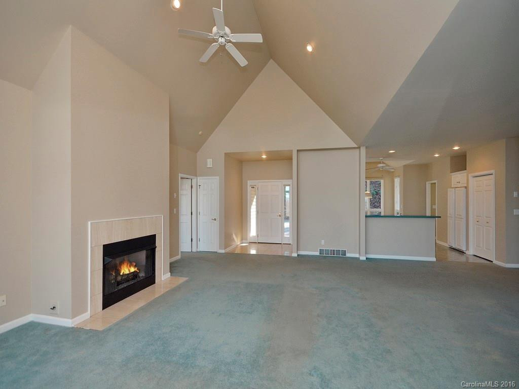400 Claremont Drive - Photo 4