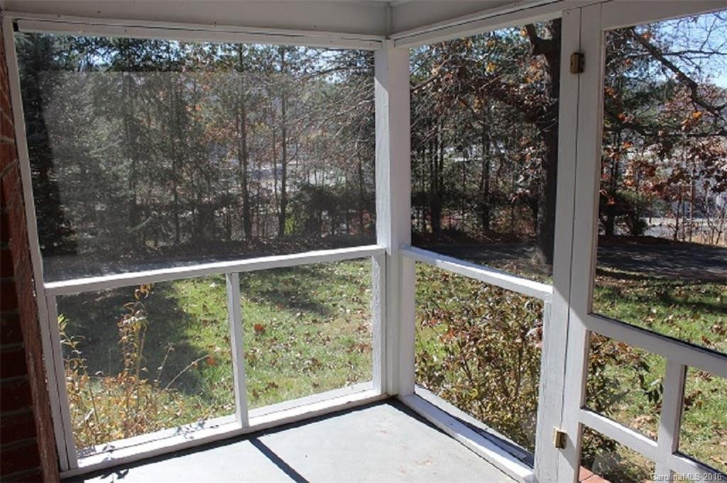 55 Mill Springs Road - Photo 8