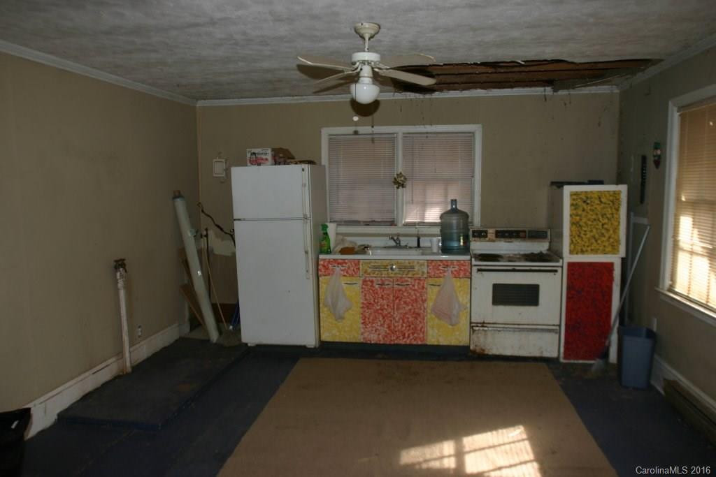3152 Memorial Highway - Photo 3