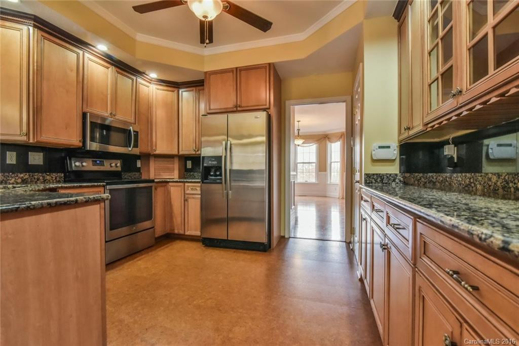 19 Mountain Shadows Drive - Photo 3