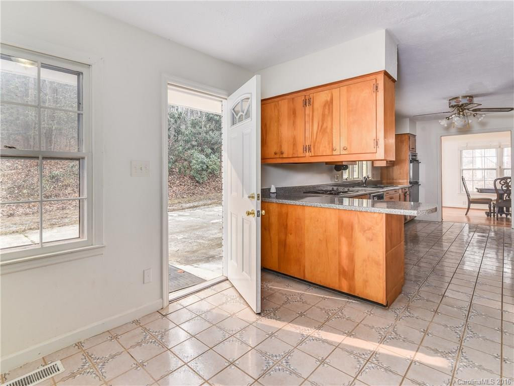 745 Charlotte Highway - Photo 5