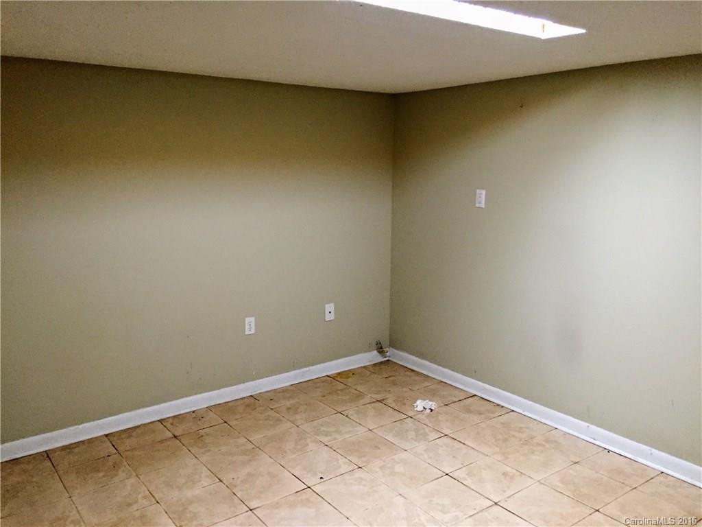2691 Smokey Park Highway - Photo 18