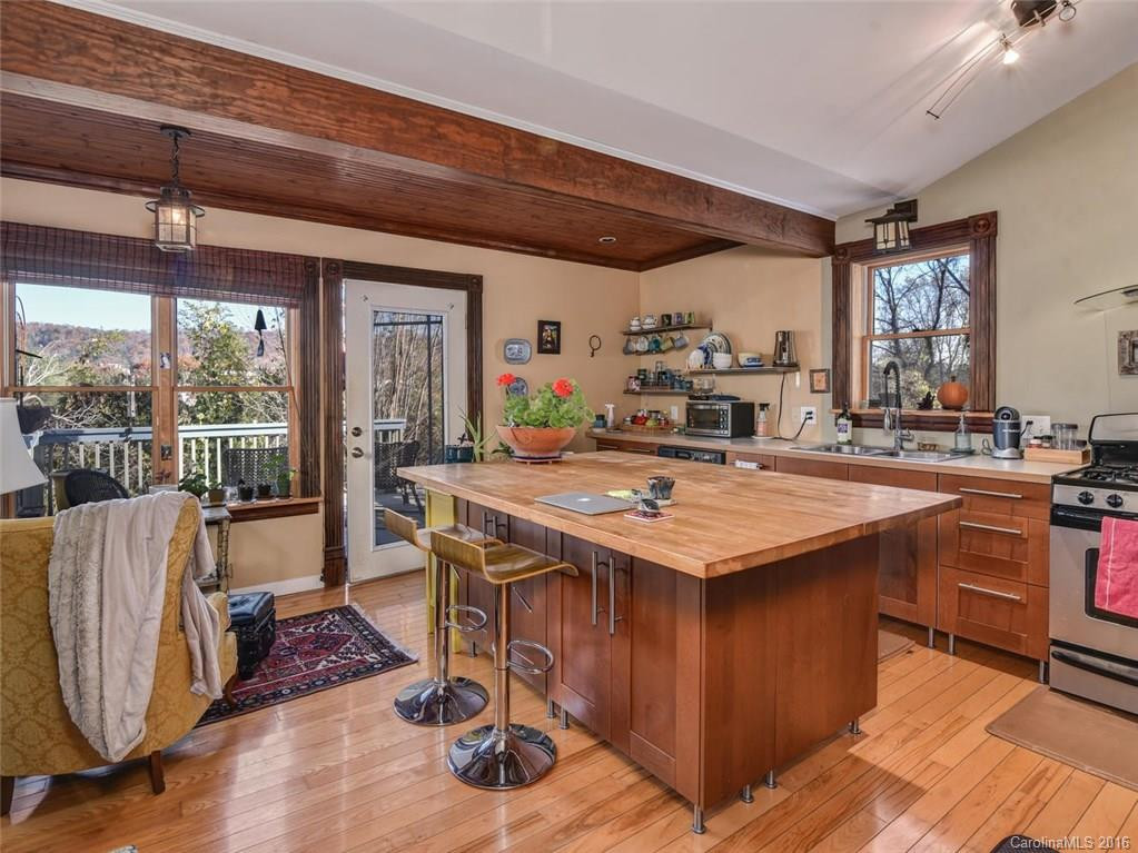 138 French Broad Avenue - Photo 5