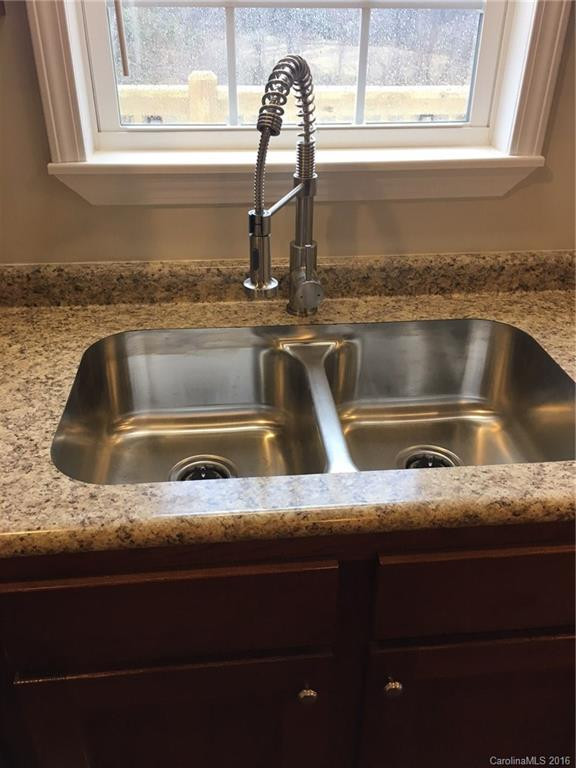 9 Enochs Way - Photo 2