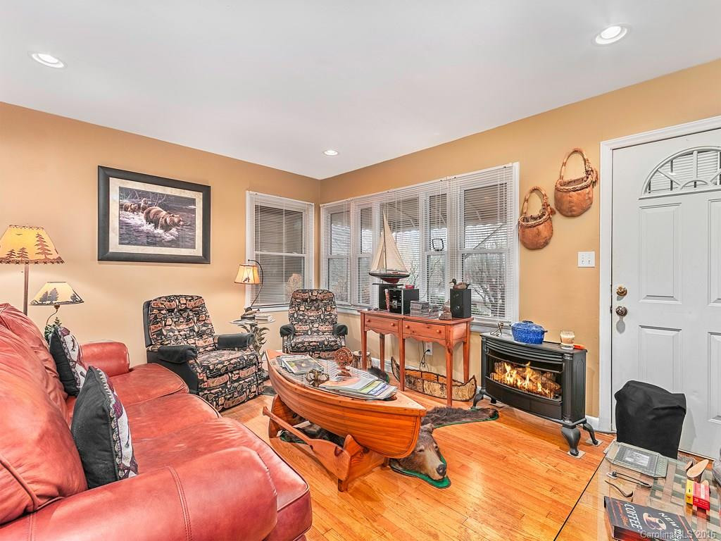 85 Ivanhoe Avenue - Photo 2