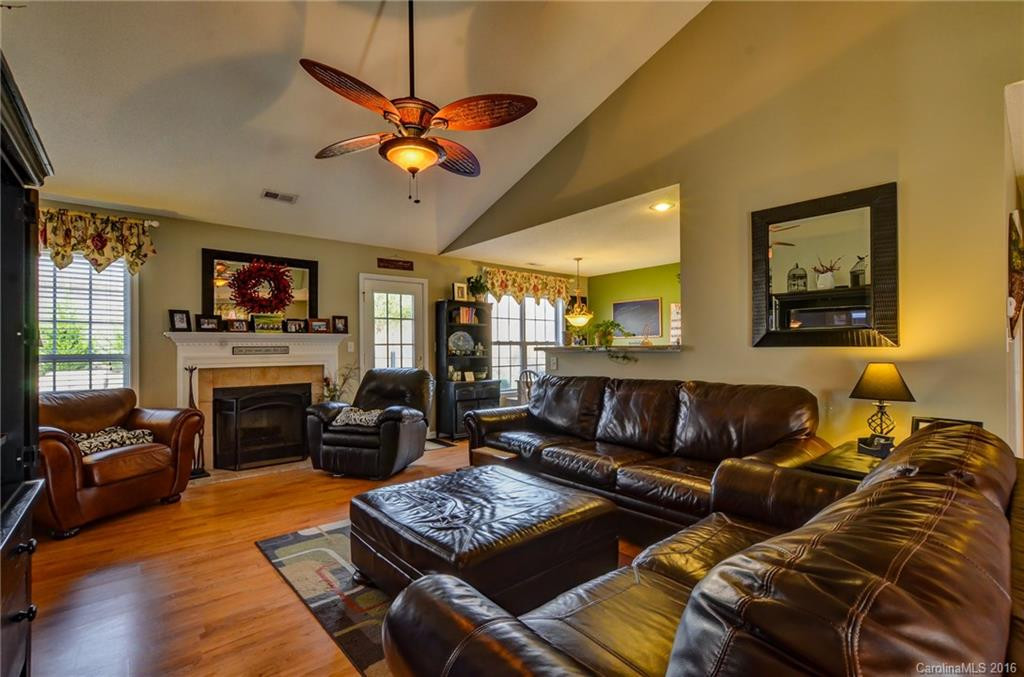 109 Sunberry Trail - Photo 2