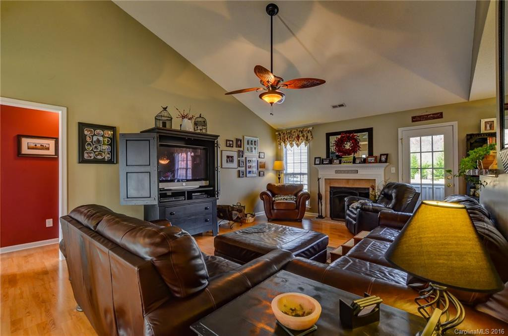 109 Sunberry Trail - Photo 3