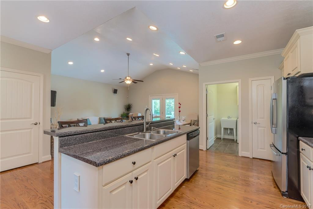 295 Brians Way - Photo 6