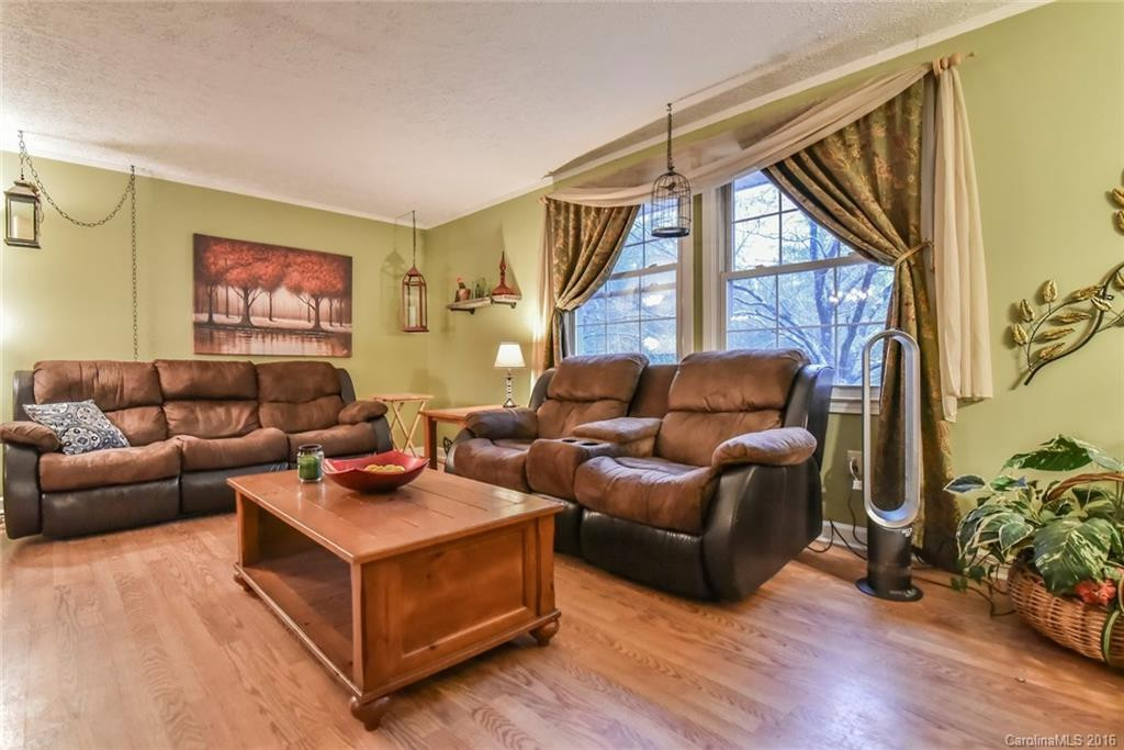 34 Ferenvilla Drive - Photo 3