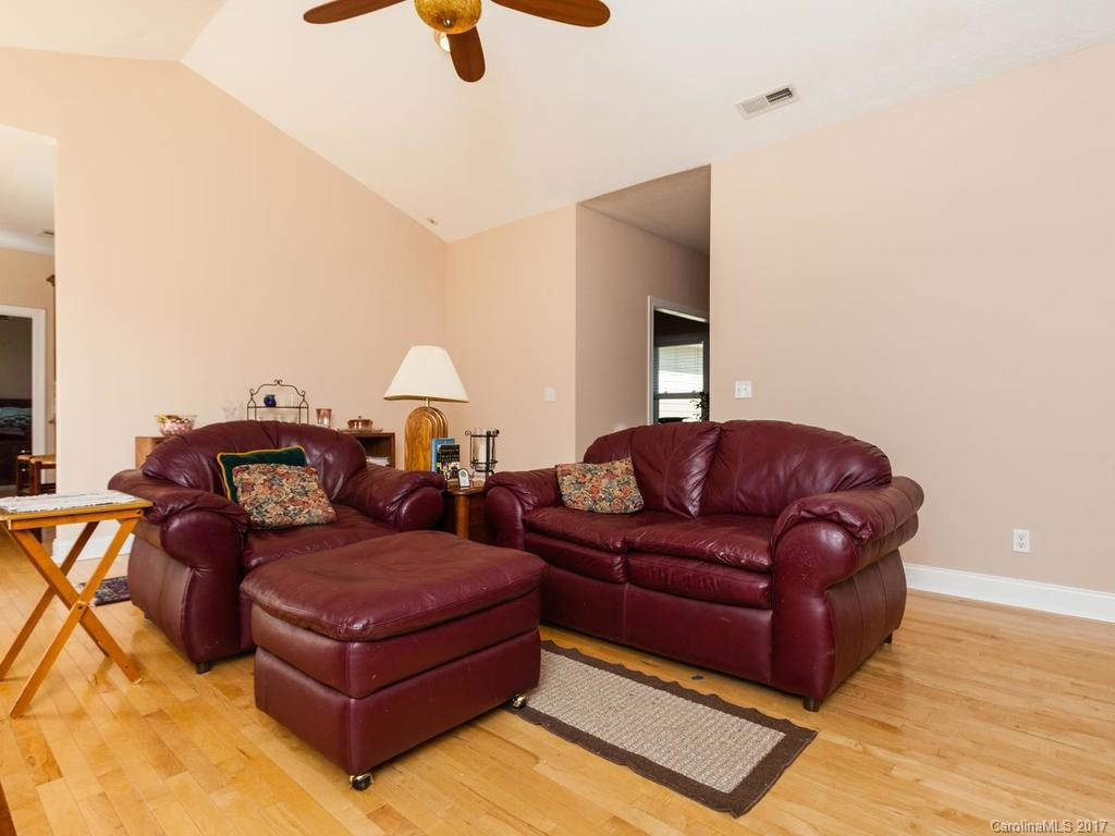 110 Big Sky Drive - Photo 4