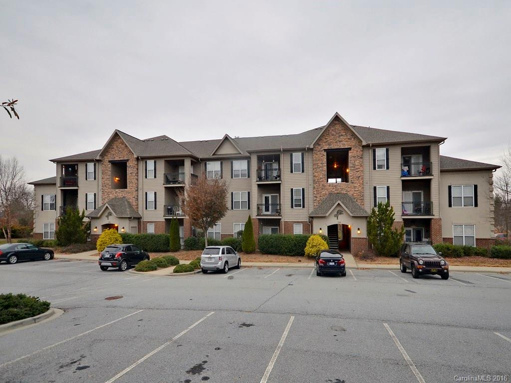 234 unit# 107 Brickton Village Circle #107