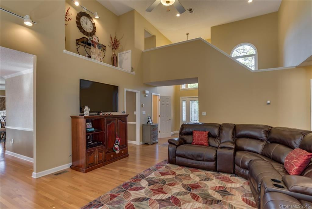 243 Briarwood Drive - Photo 5