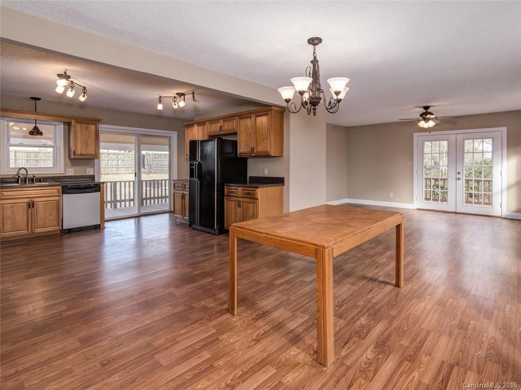 19 Eastway Street - Photo 4
