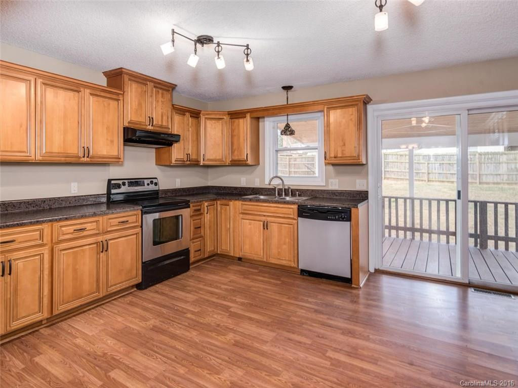 19 Eastway Street - Photo 6