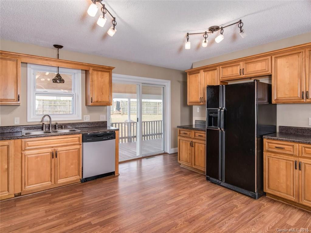19 Eastway Street - Photo 7