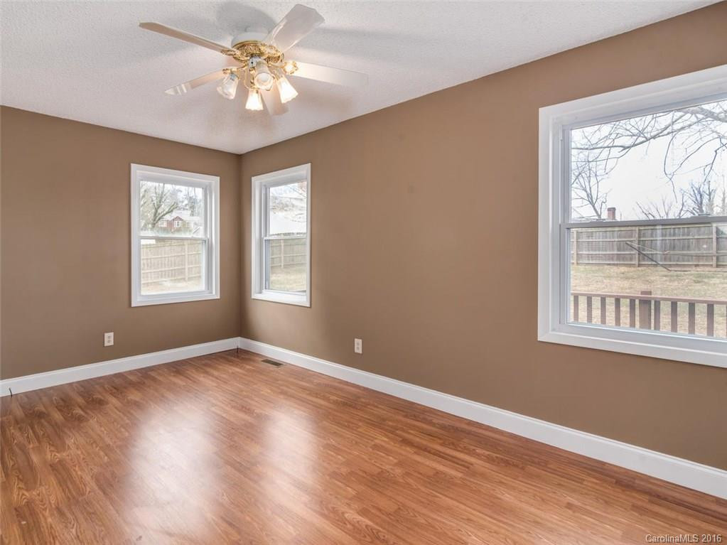 19 Eastway Street - Photo 10