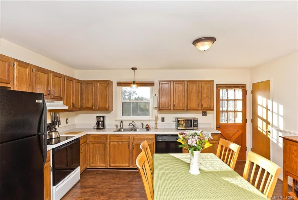 46 Moss Road - Photo 3