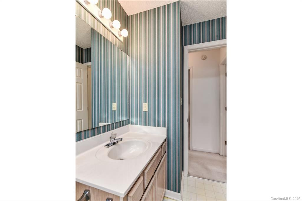 304 Springfield Court - Photo 17
