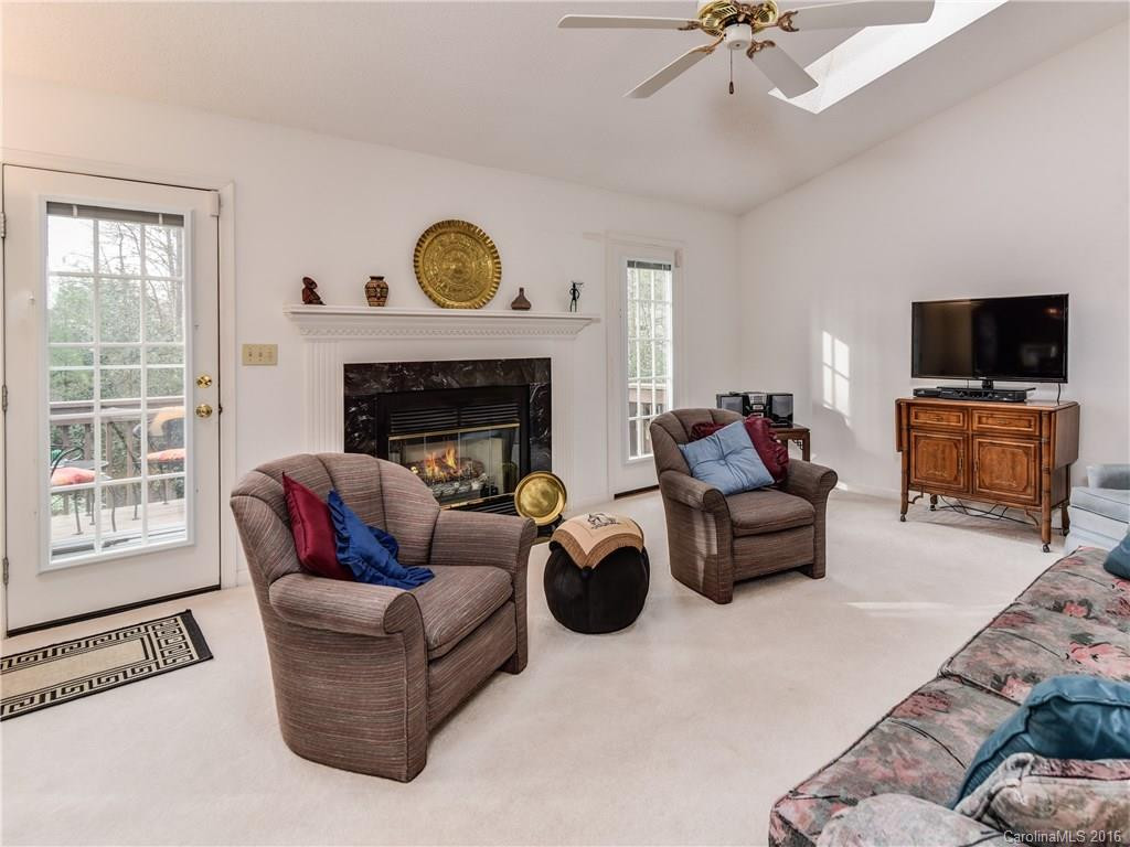 304 Springfield Court - Photo 4