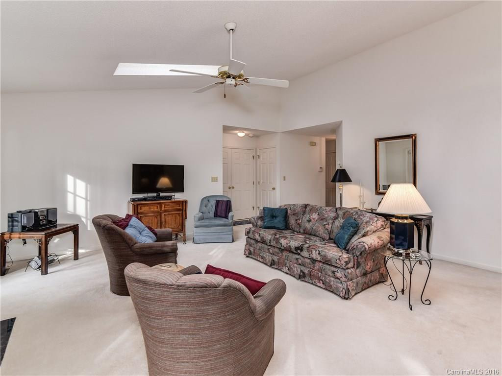 304 Springfield Court - Photo 5