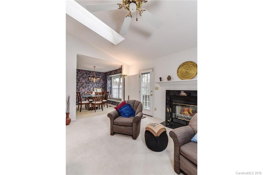 304 Springfield Court - Photo 6