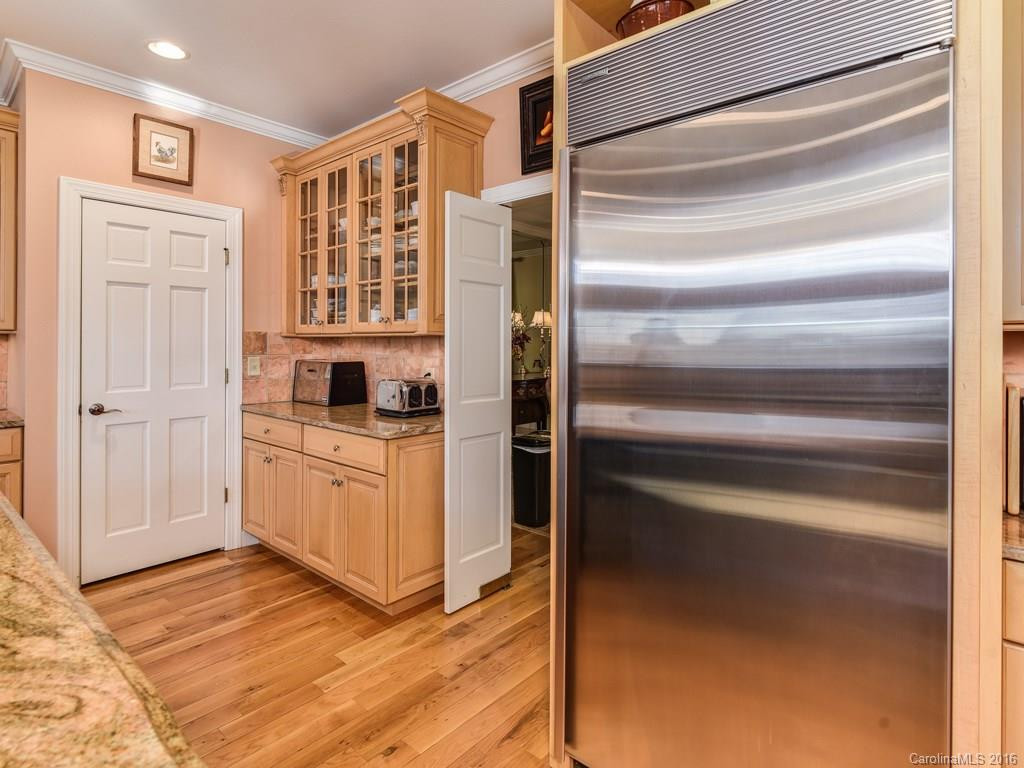 307 Braeside Court - Photo 11