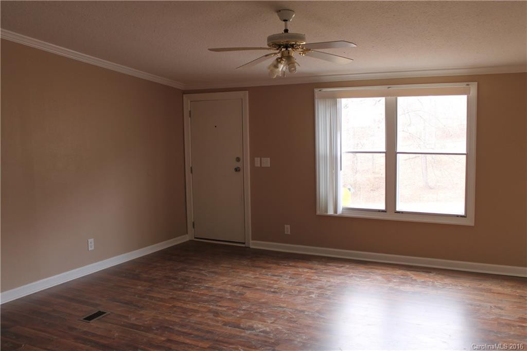 796 Crestview Drive - Photo 3
