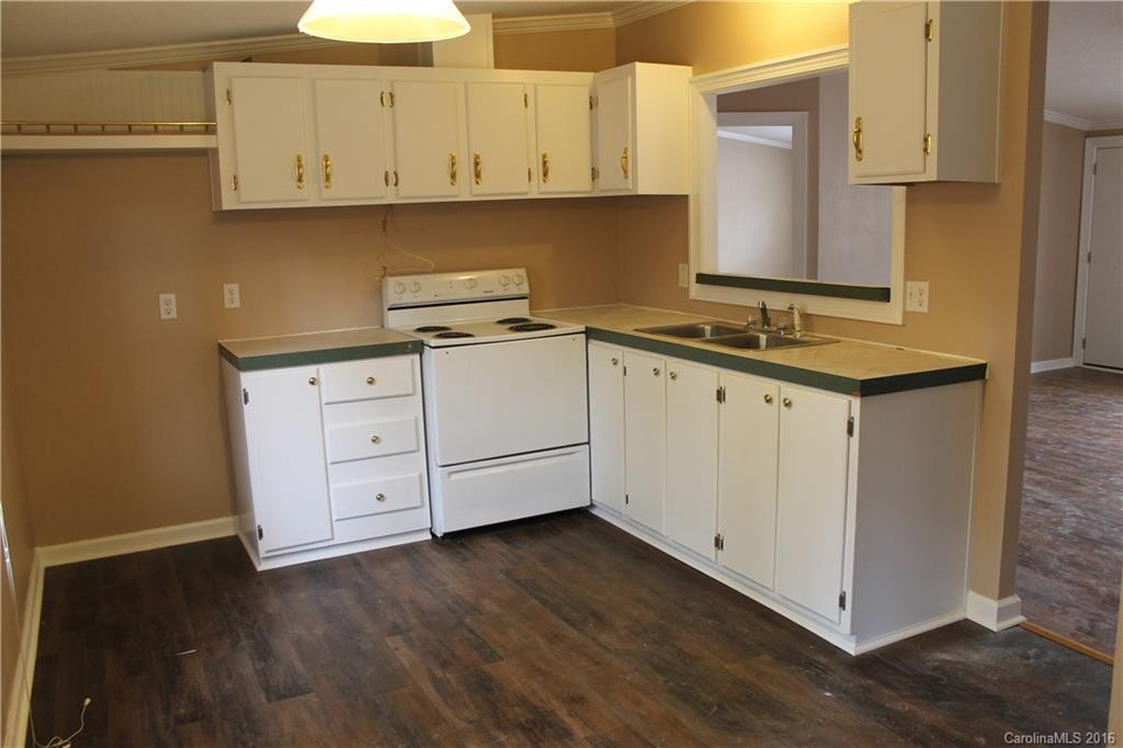 796 Crestview Drive - Photo 4