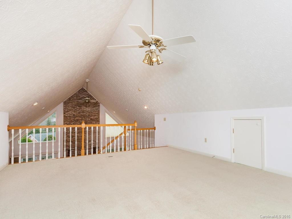 305 Wagram Place - Photo 11