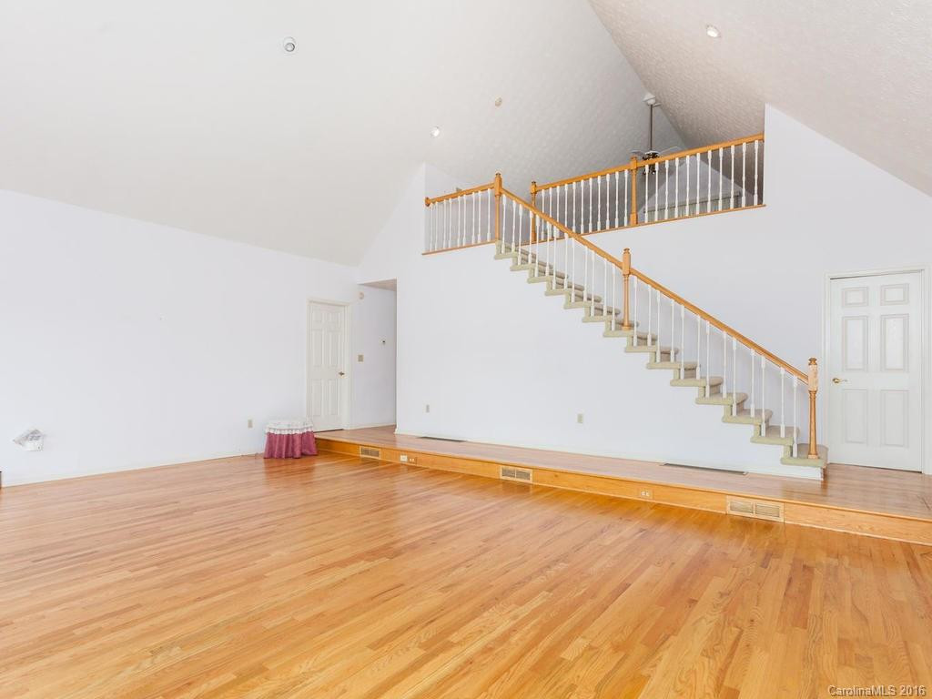 305 Wagram Place - Photo 10