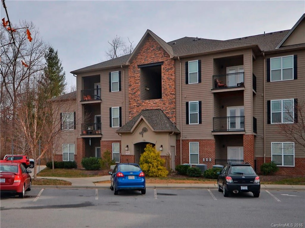 176 Brickton Village Circle #204